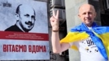 Дмитрий Хилюк на фоне плаката о его похищении