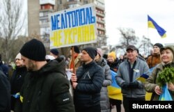 Акция протеста в Мелитополе против действий России, которая оккупировала город в марте 2022 года